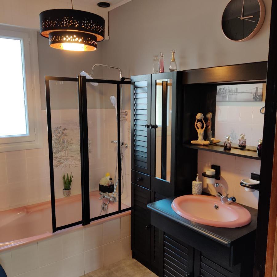Coup De Coeur Assure ! Calm Comme A La Maison ! Maison Spacieuse Avec Grande Terrasse Pour 2 A 5 Personnes Proximite Granville Et Mer Avec Wifi Et Parking Gratuits Exterior photo