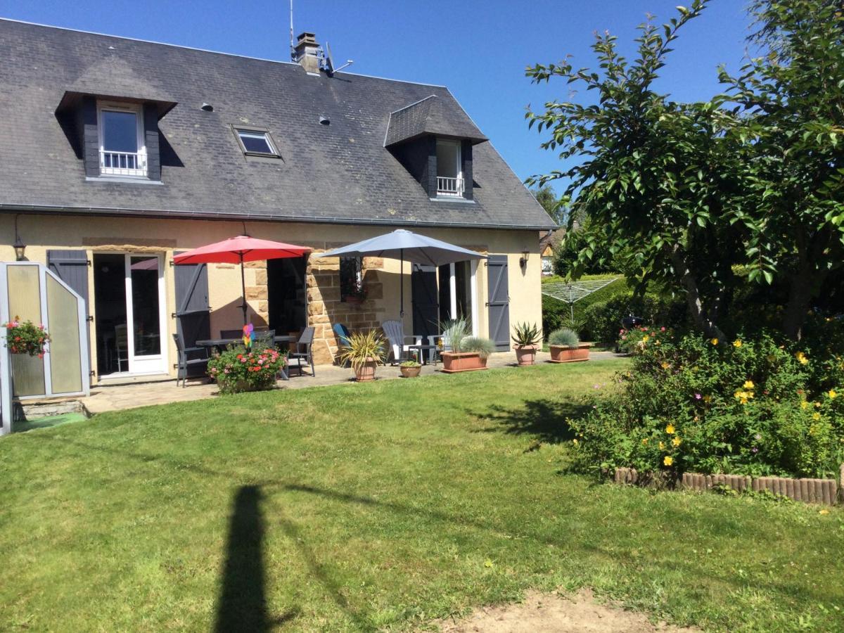 Coup De Coeur Assure ! Calm Comme A La Maison ! Maison Spacieuse Avec Grande Terrasse Pour 2 A 5 Personnes Proximite Granville Et Mer Avec Wifi Et Parking Gratuits Exterior photo